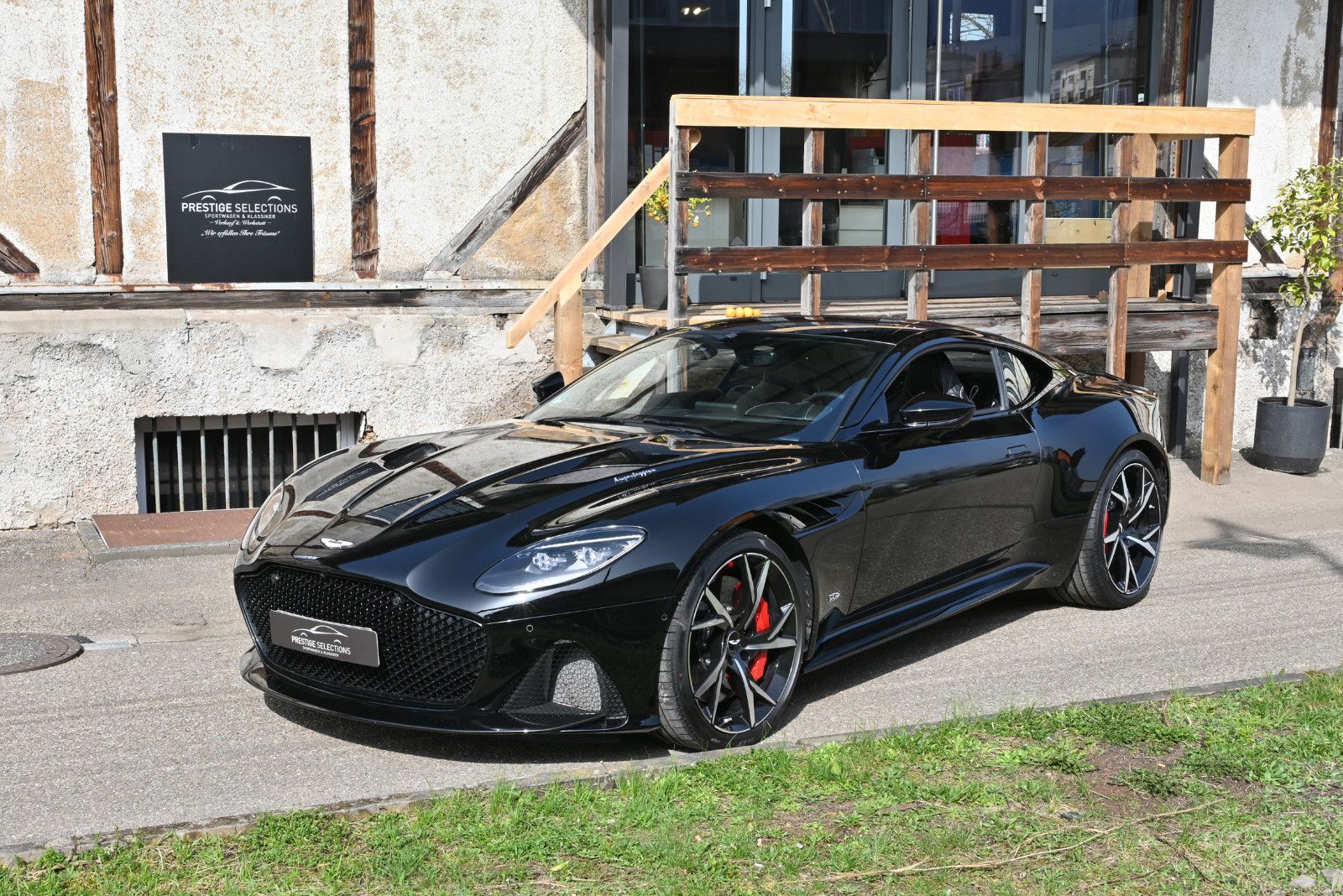 Aston Martin DBS