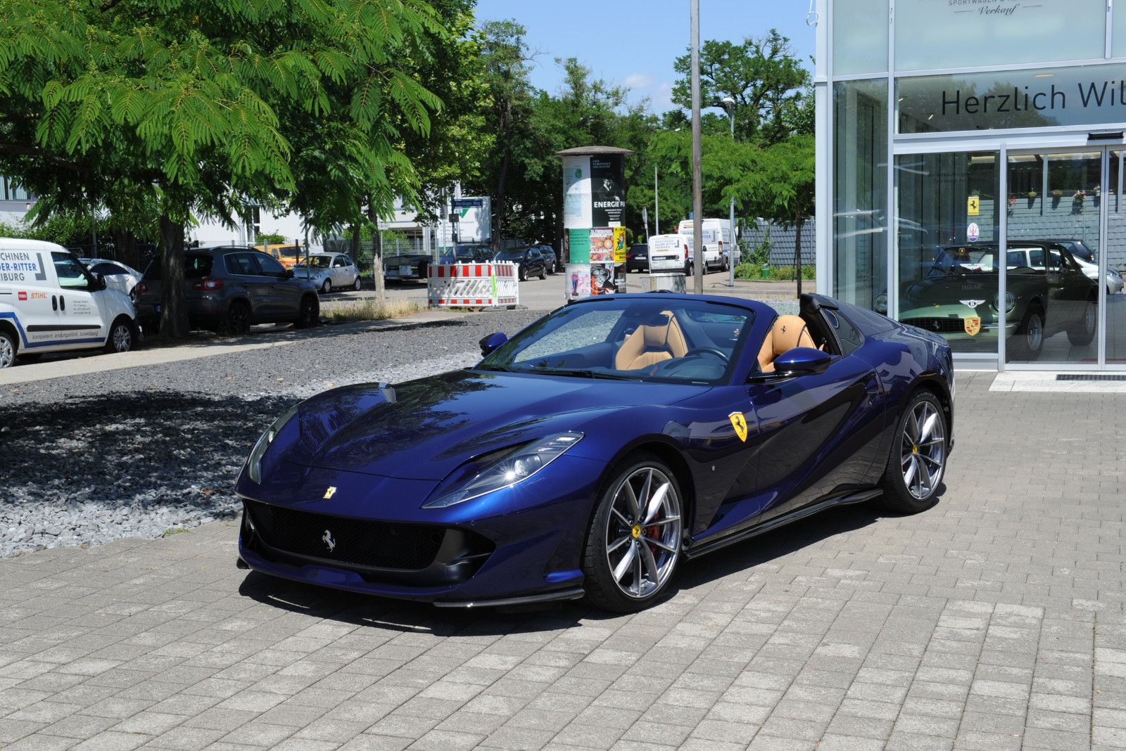 Ferrari 812