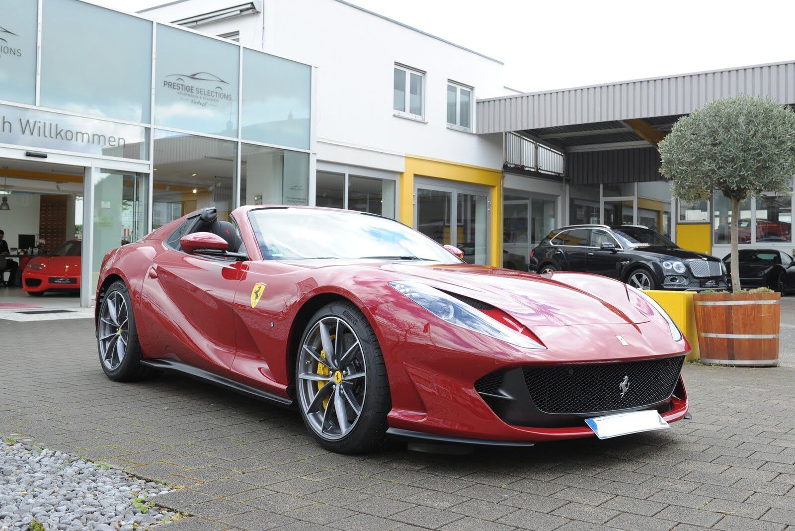 Ferrari 812 GTS