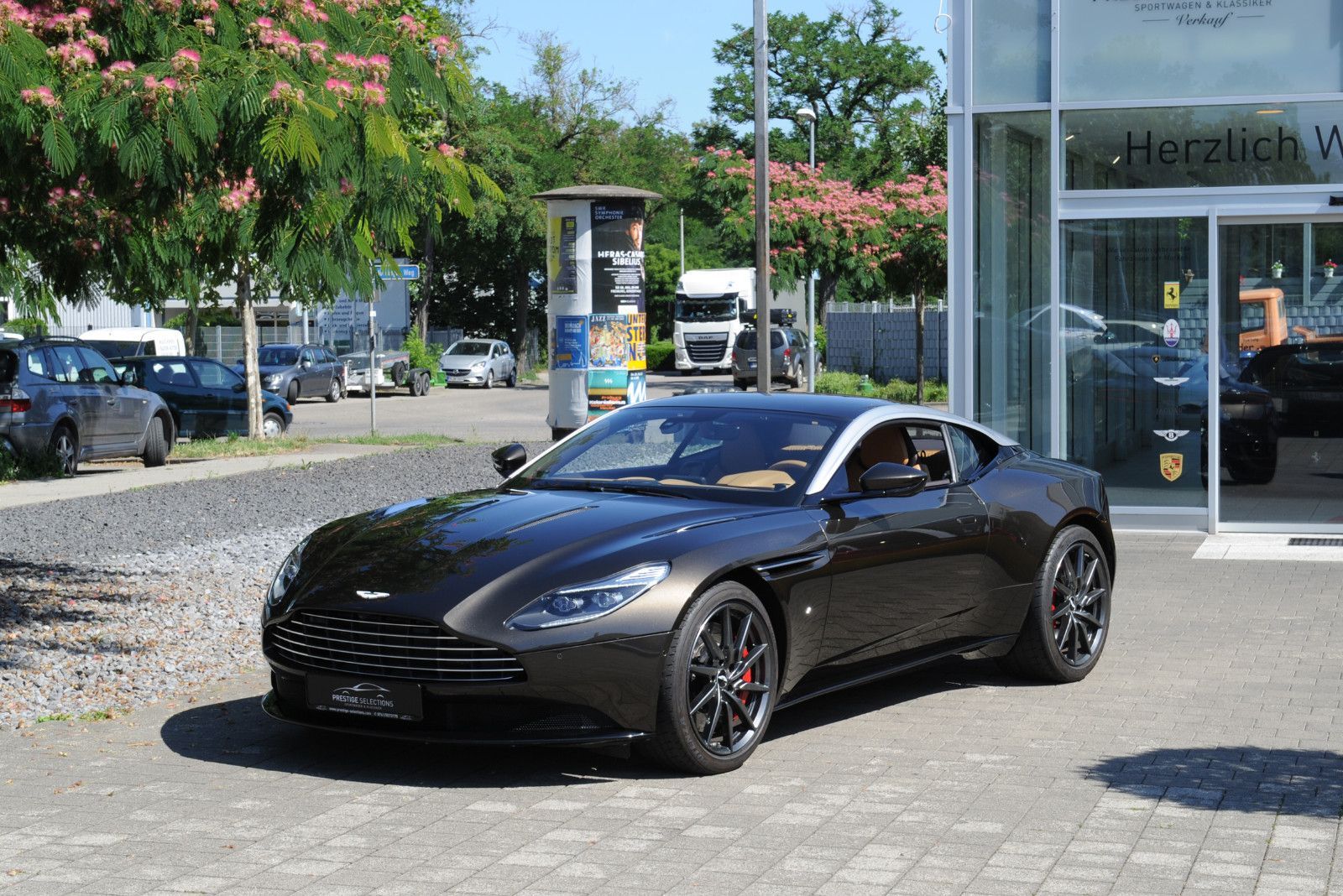 Aston Martin DB11