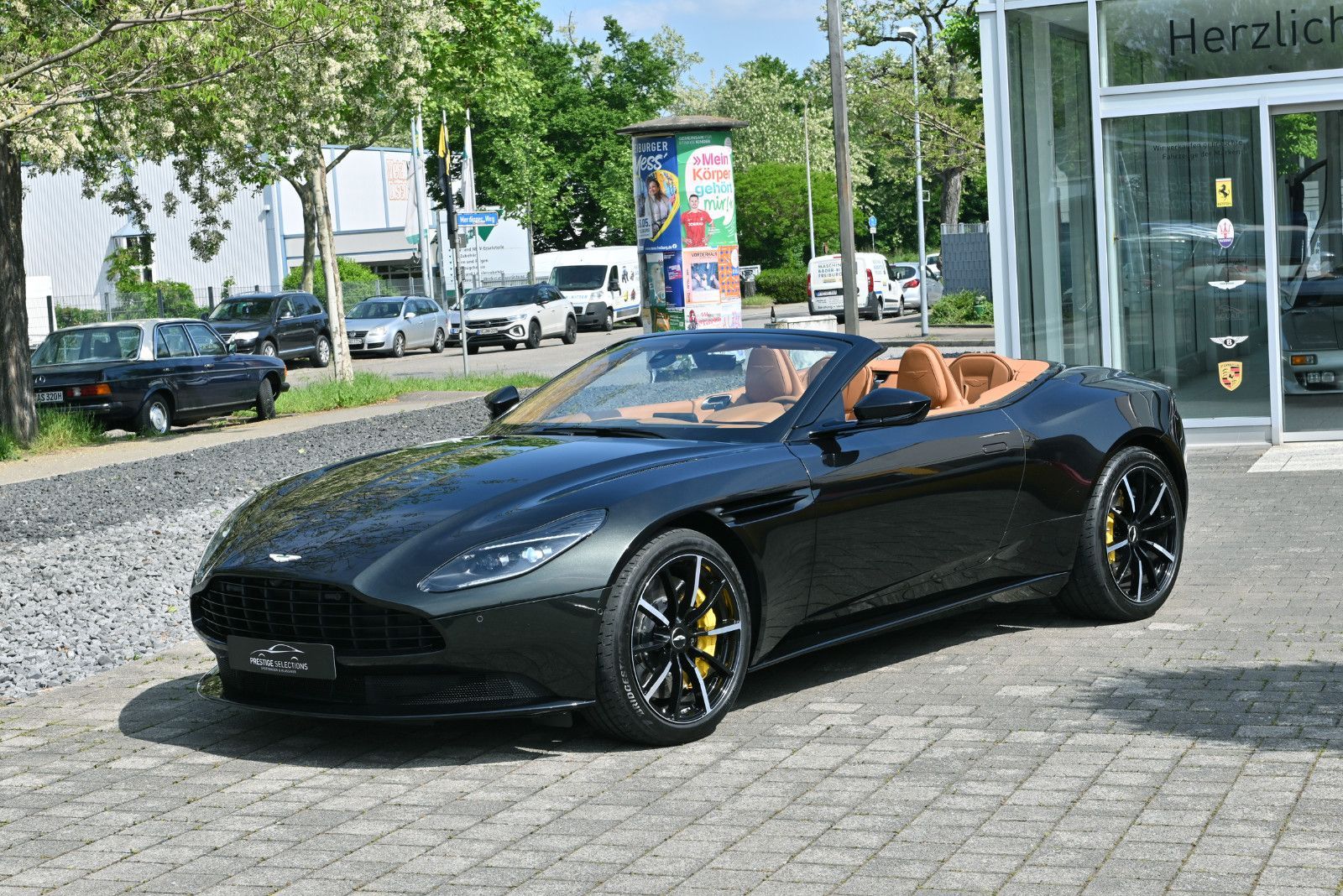 Aston Martin DB11