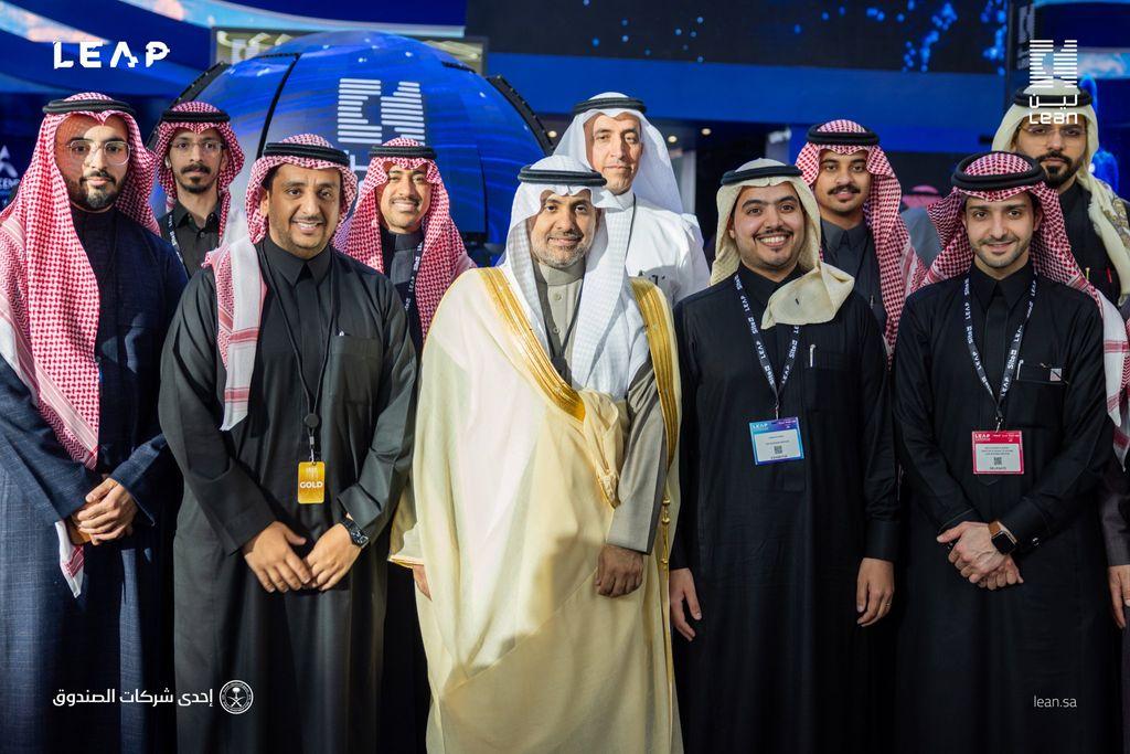صورة لفريق لين لخدمات الأعمال خلال مشاركتهم في مؤتمر ليب 25 بالرياض، حيث استعرضوا حلولاً مبتكرة في الصحة الرقمية والذكاء الاصطناعي وعقدوا شراكات لدعم تحول القطاع الصحي في المملكة.