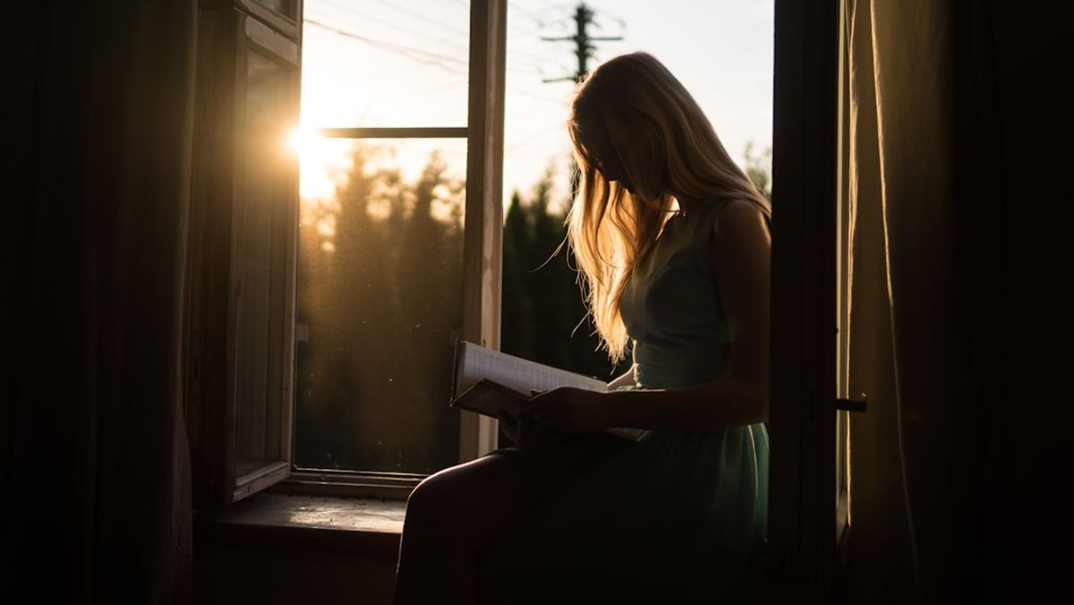 Membaca erek-erek bergambar paling sehat diperlakukan sebagai warisan budaya, bukan alat prediksi