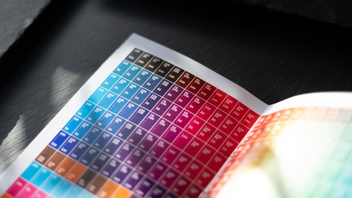 Buku catatan paito terbuka di atas meja — panduan cara baca paito warna tutorial universal 15 pasaran togel Asia