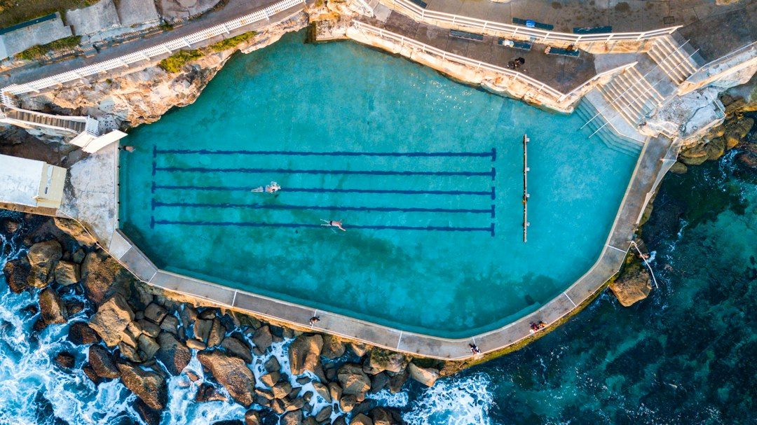 Perbandingan tren GENERAL antar periode untuk sejarah Sydney Pools 1996