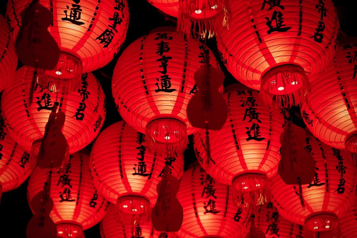 Lampion merah perayaan Imlek menandai pergantian shio tahunan dalam kalender Tionghoa