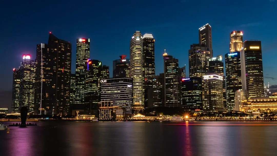 Skyline Singapura Marina Bay malam hari — jam keluar SGP dan live result Singapore Pools