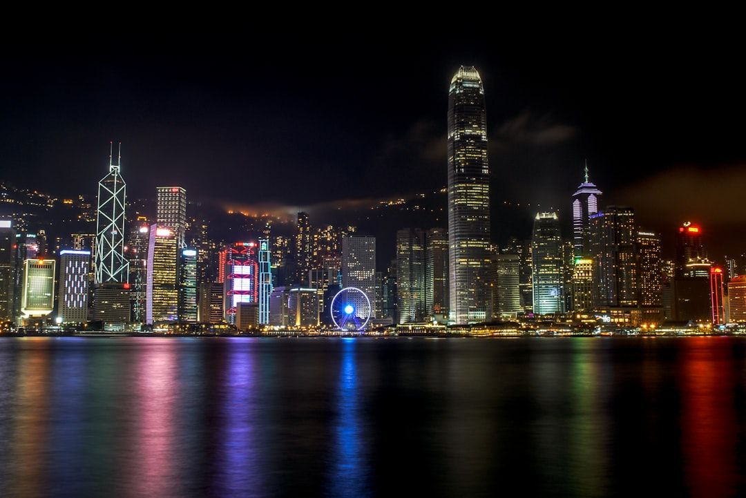 Skyline kota Hongkong di malam hari