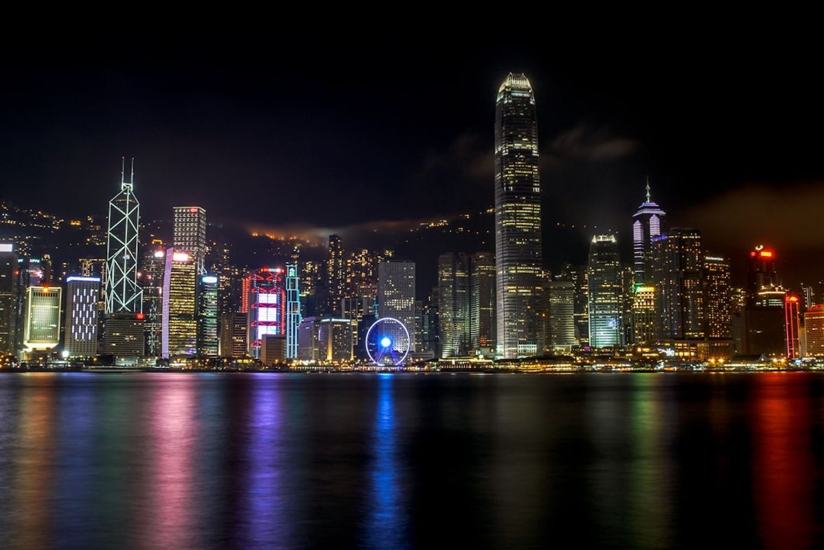 Skyline kota Hongkong di malam hari