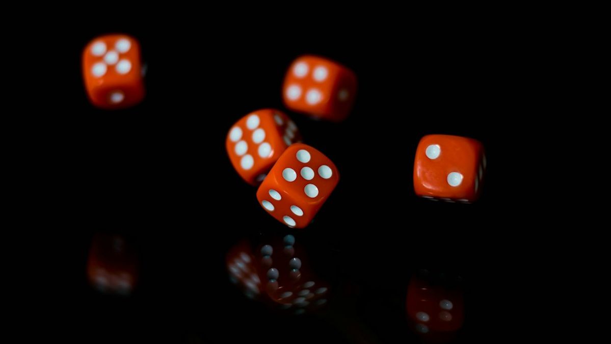 Dadu merah berjatuhan, ilustrasi probabilitas angka 4D