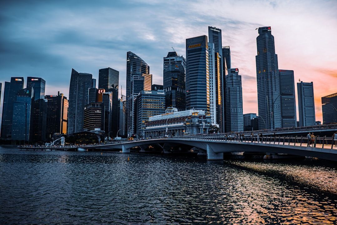 Panorama kota Singapura, latar pasaran resmi Singapore Pools 4D