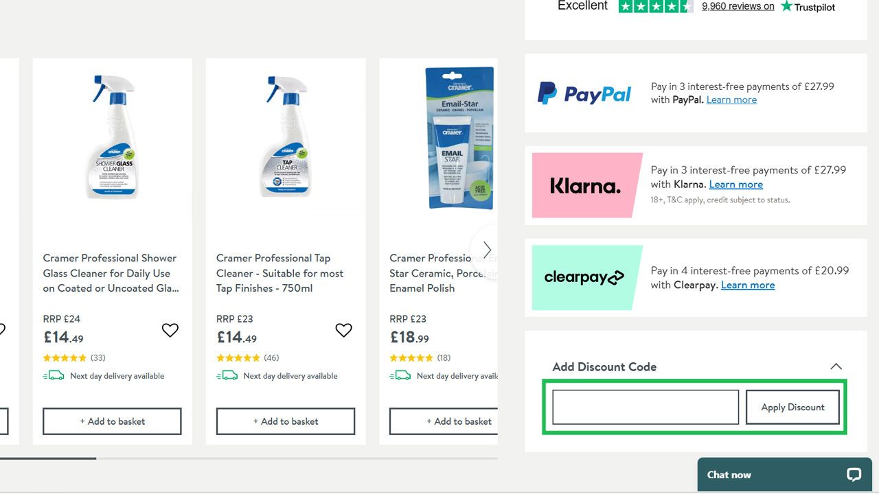 Online shopping page displaying cleaning products, payment options, and a discount code input field.