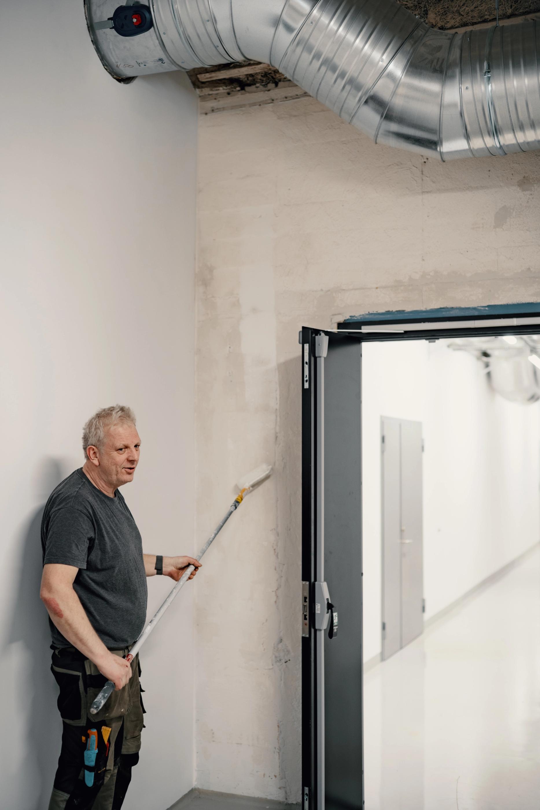 Maleoppdrag i bygget vårt