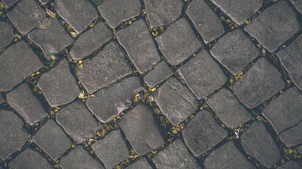 A close up picture of a sidewalk pattern