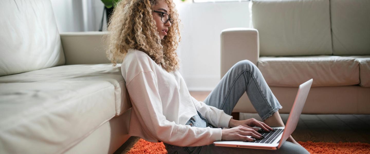 girl sitting on the floor with her laptop