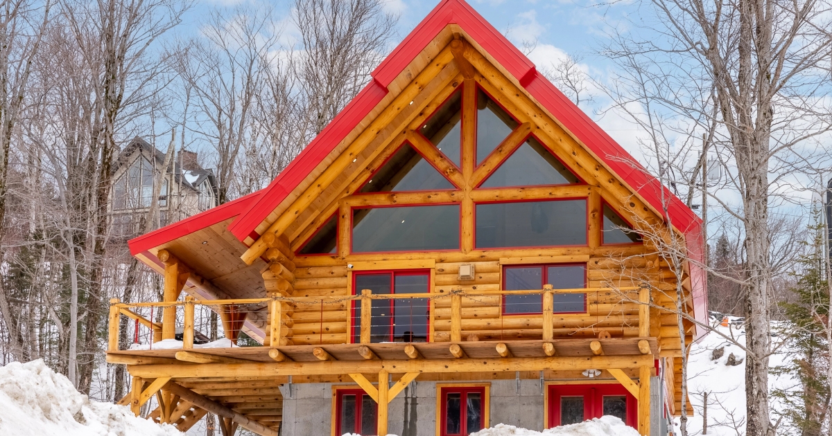 Modèle Sugar Camp 26 X 28 - Maison en bois rond 1 000 pi² - Viabois
