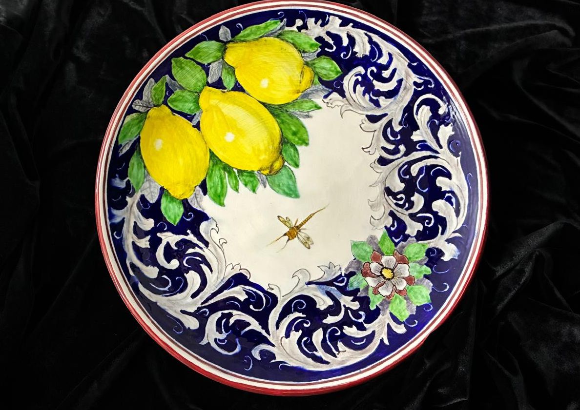 Amalfi Serisi: Limon desenli tabak (30cm) — Zerrin Cirit el yapımı çini eseri