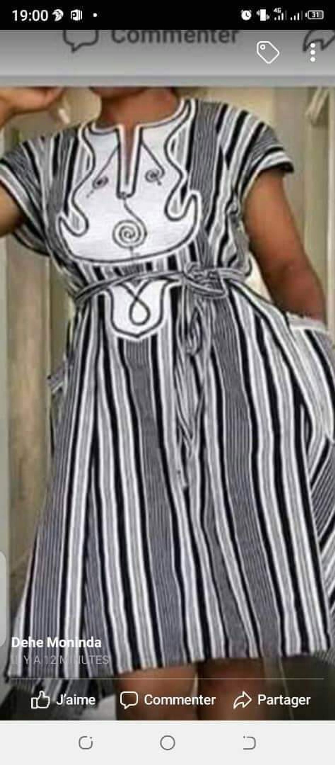 Robe à rayures avec motifs géométriques