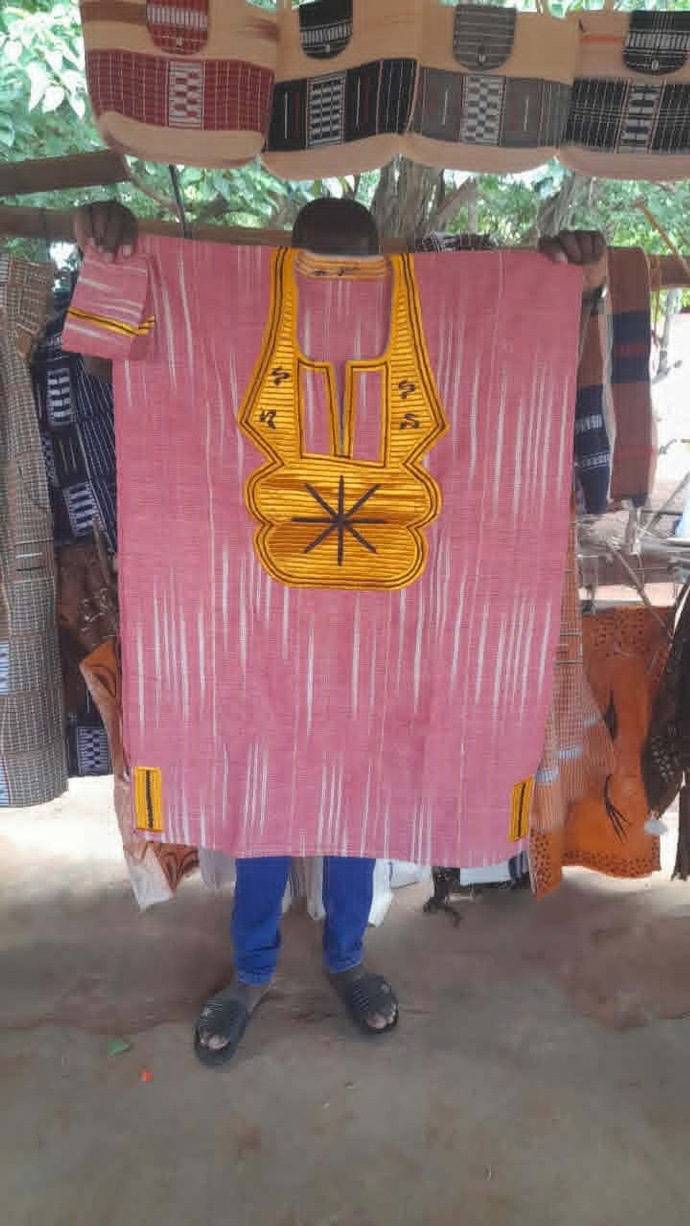 Tissu Traditionnel à Motif Géométrique