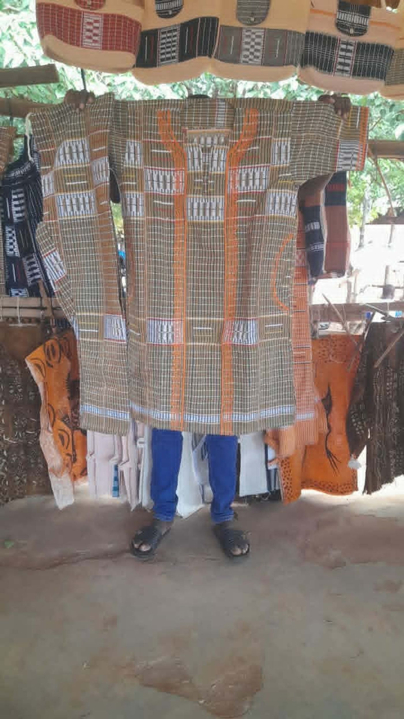 Vêtement traditionnel tissé