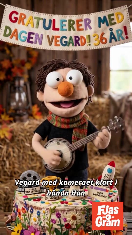 Fluffet-versjonen av Vegard med banjo og skjerf i en låve full av høyballer, under banneret «Gratulerer med dagen Vegard!! 36 år!».