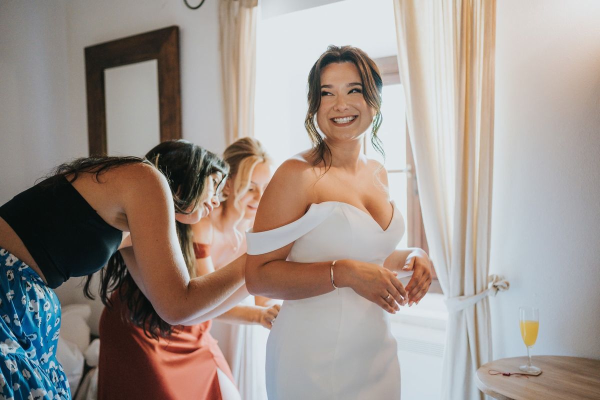 Bridal makeup by Bárbara Santos, photographed on a wedding day in Portugal