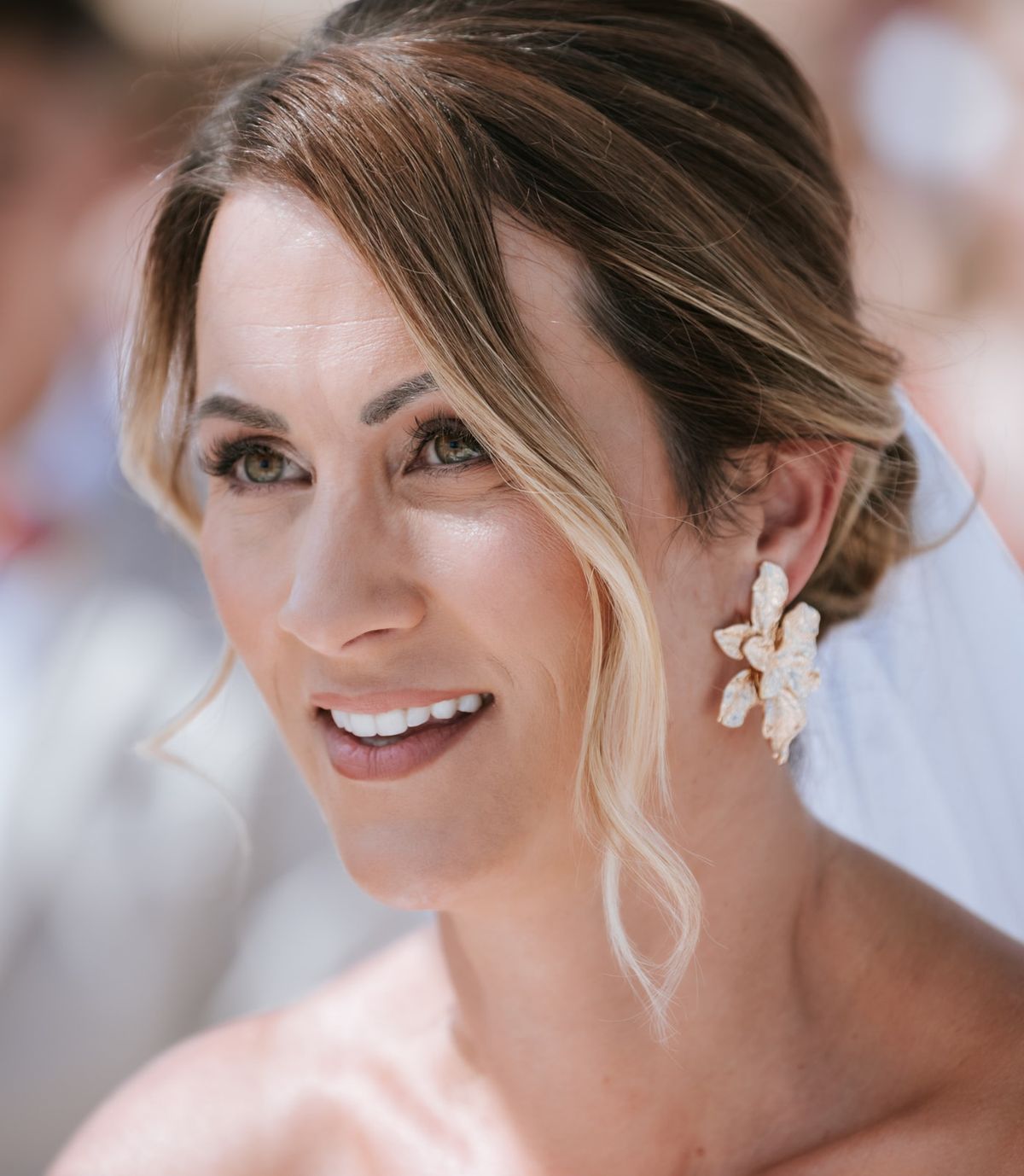 Bridal makeup by Bárbara Santos, photographed on a wedding day in Portugal
