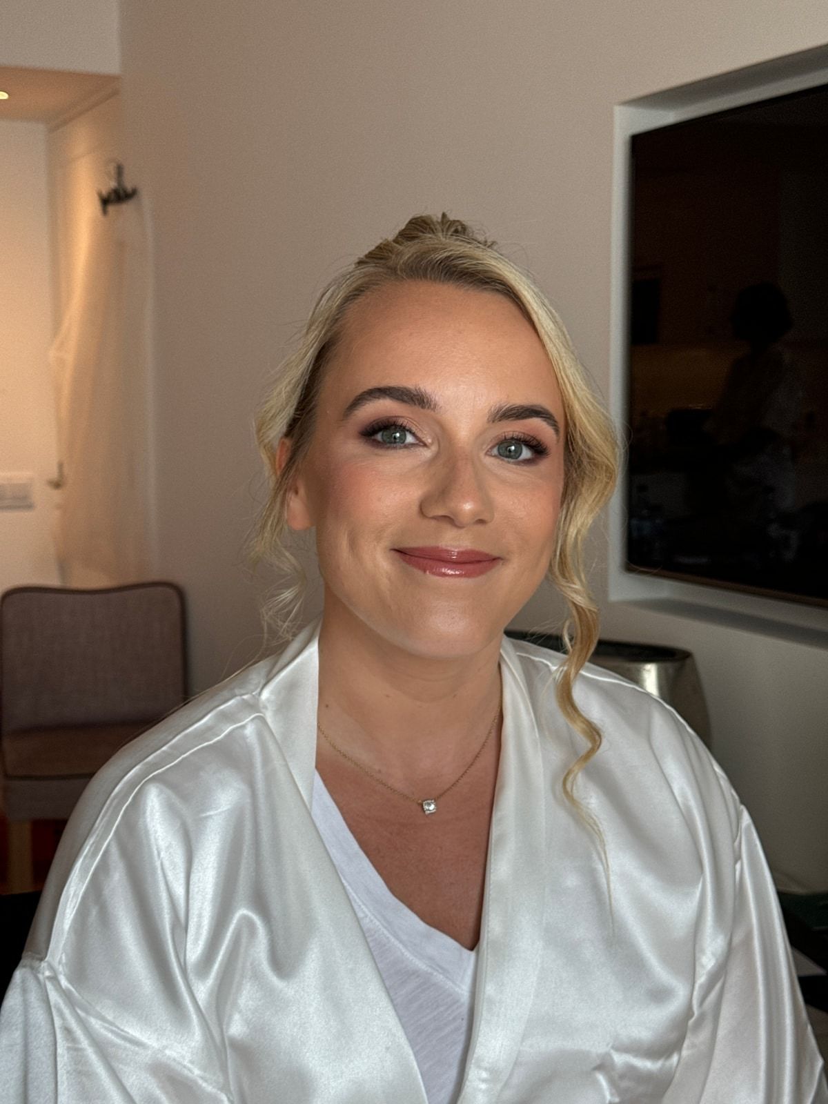 Bridal makeup by Bárbara Santos, photographed on a wedding day in Portugal