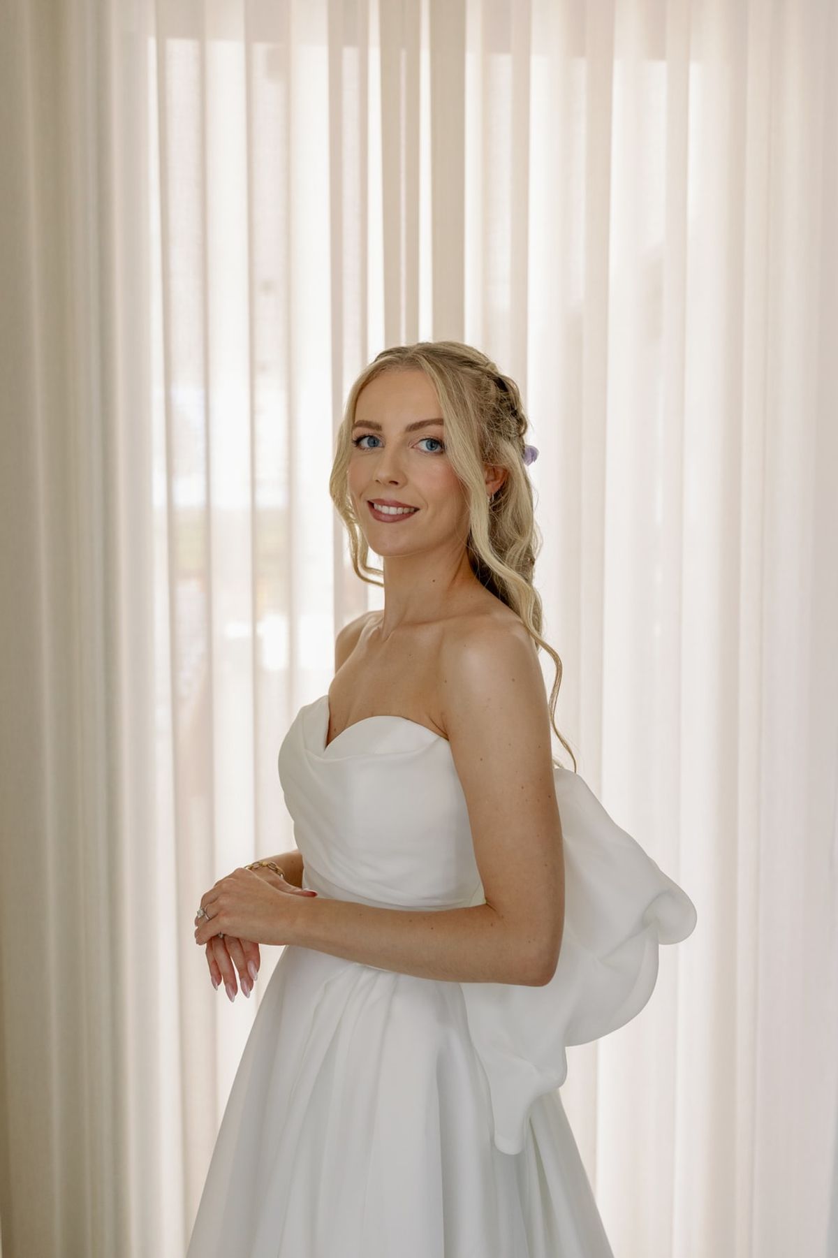 Bridal makeup by Bárbara Santos, photographed on a wedding day in Portugal
