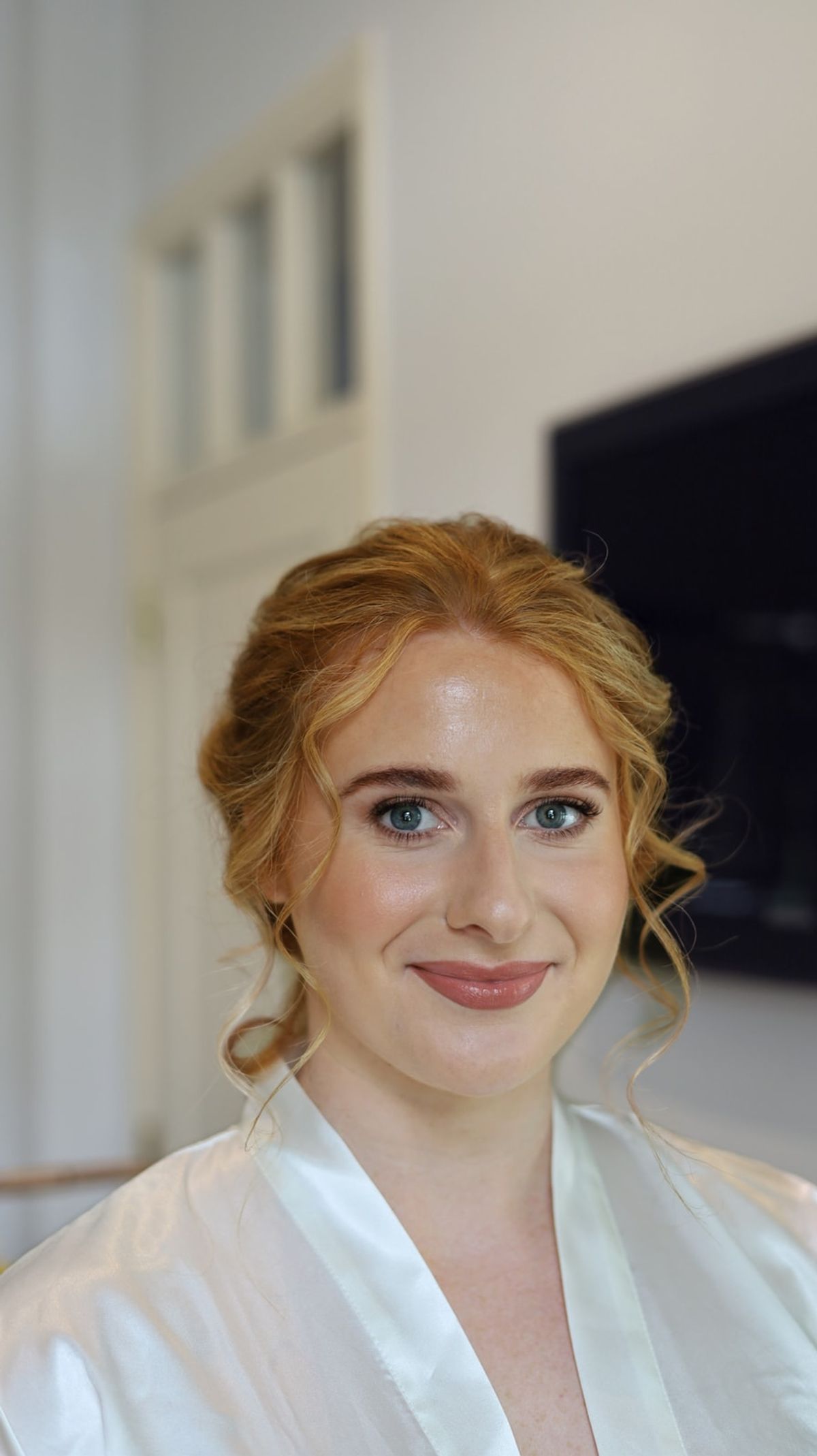 Bridal makeup by Bárbara Santos, photographed on a wedding day in Portugal
