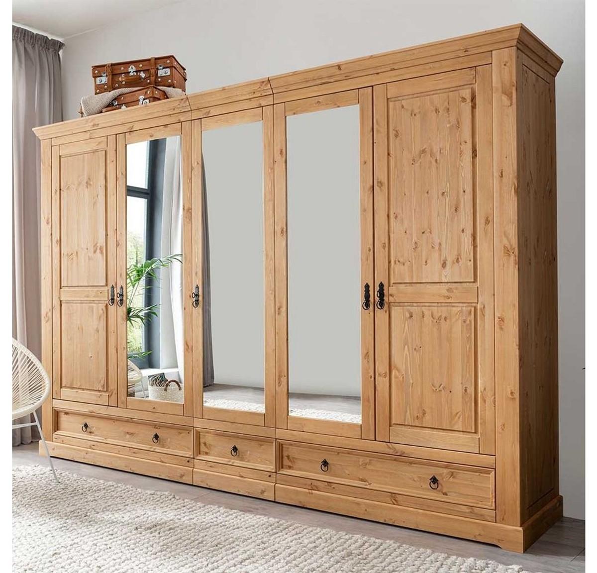 Pharao24 Kleiderschrank Caribea aus Massivholz