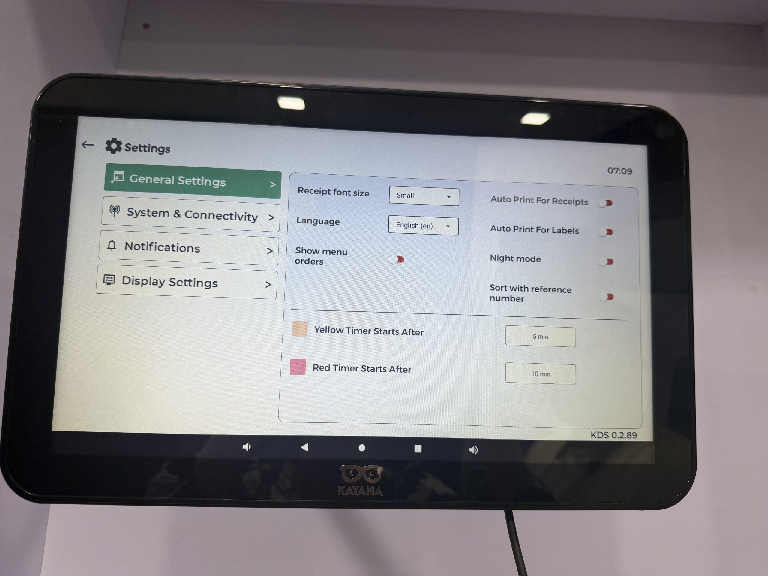 Kayana KDS-instellingenscherm met het tabblad Algemene instellingen geopend en systeemconfiguratieopties
