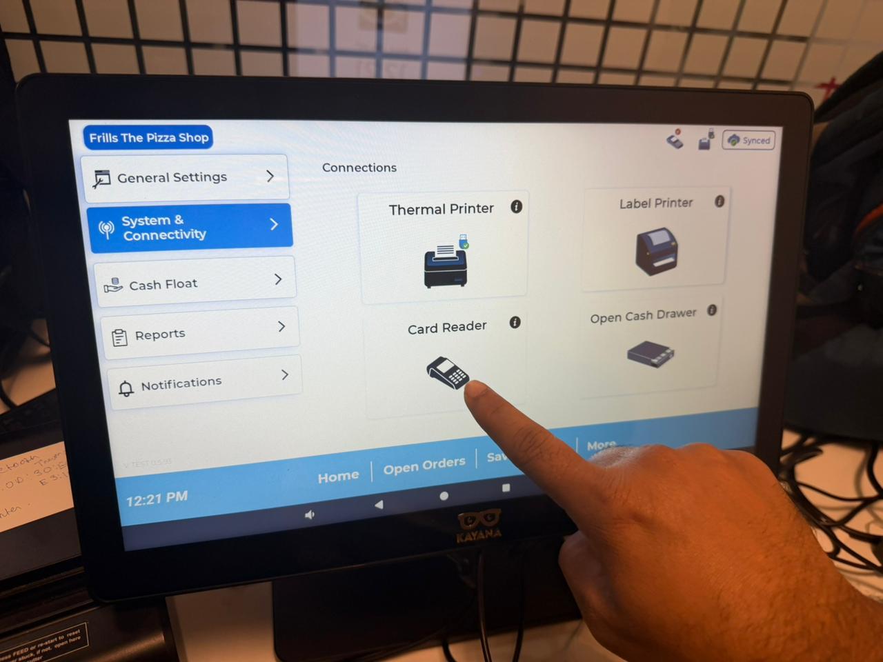 Pantalla de conexiones de Kayana EPOS mostrando la opción Lector de tarjetas durante la configuración del dispositivo.