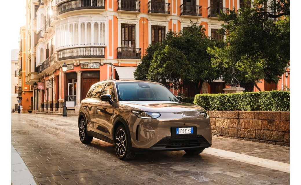 The image showcases a sleek, modern SUV parked on a sunlit street lined with stylish buildings. The vehicle features a contemporary design, reflecting the innovative spirit of Leapmotor in the automotive sector.
