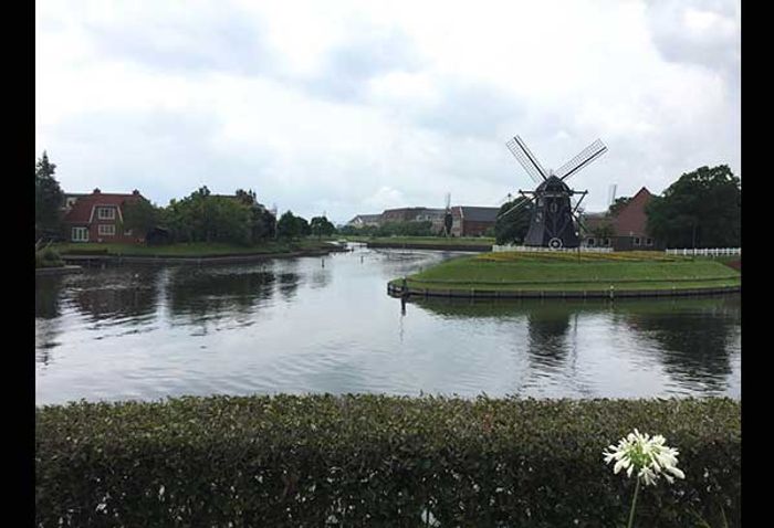 Huis Ten Bosch, a Dutch-themed park in Nagasaki, with a towering Patlabor robot