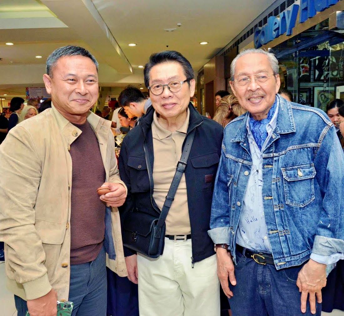 DepEd Secretary Sonny Angara with Johnlu Koa and Ramon Orlina at the Sorceress opening at SM Megamall