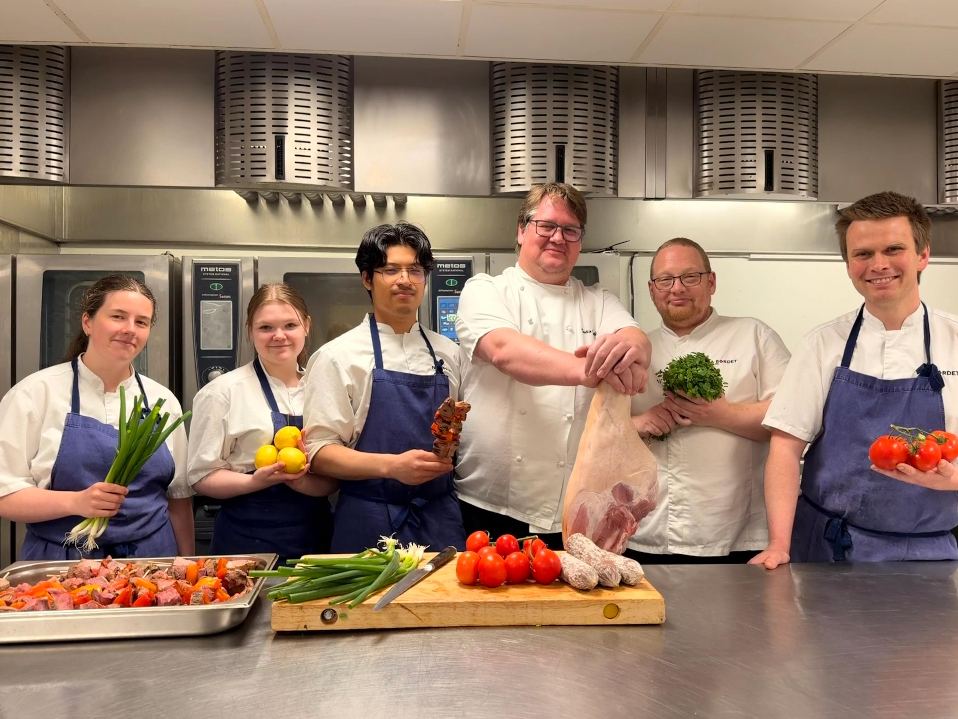 Fra venstre: Mia Maria Tøftbråten, Thea Aurora Aaseli, Suthanaphot Saehae, Torstein Markhus, Lasse Solberg og Eivind Granbu Christensen. (Foto: Trine Sylliåsen)