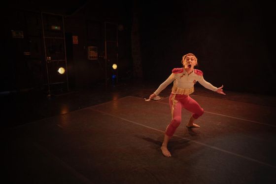 documentación 4 de 10 · Pan y circo: sin ánimo de luto