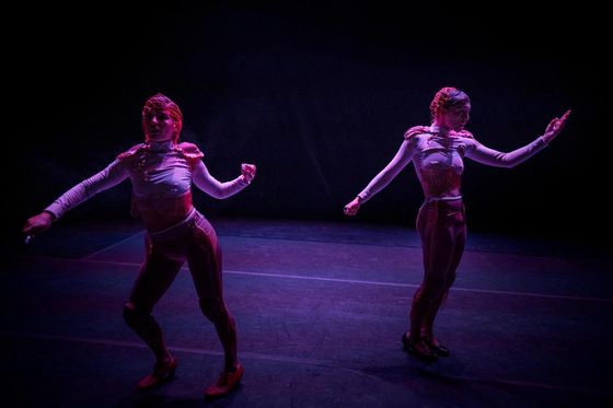documentación 2 de 10 · Pan y circo: sin ánimo de luto