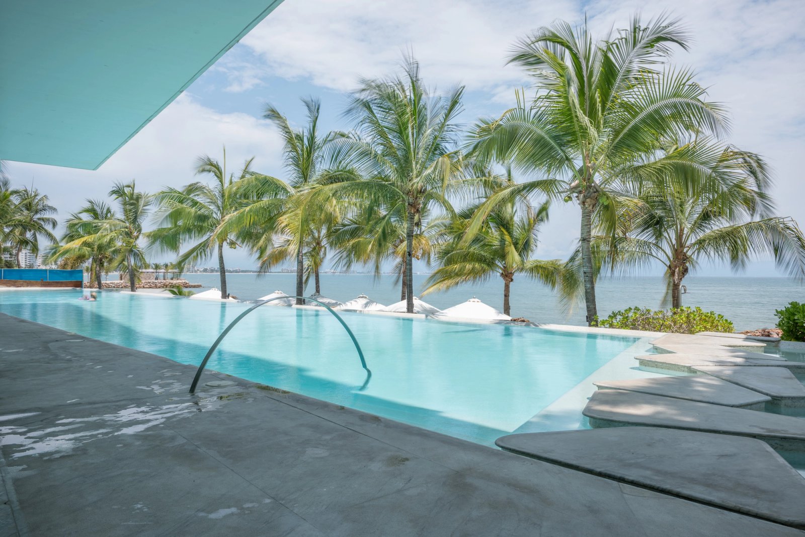 Oceanfront pool