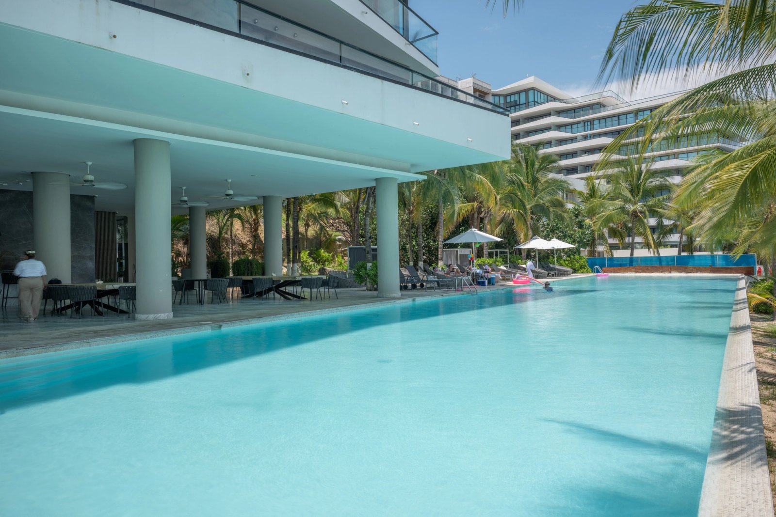 Oceanfront pool, second view