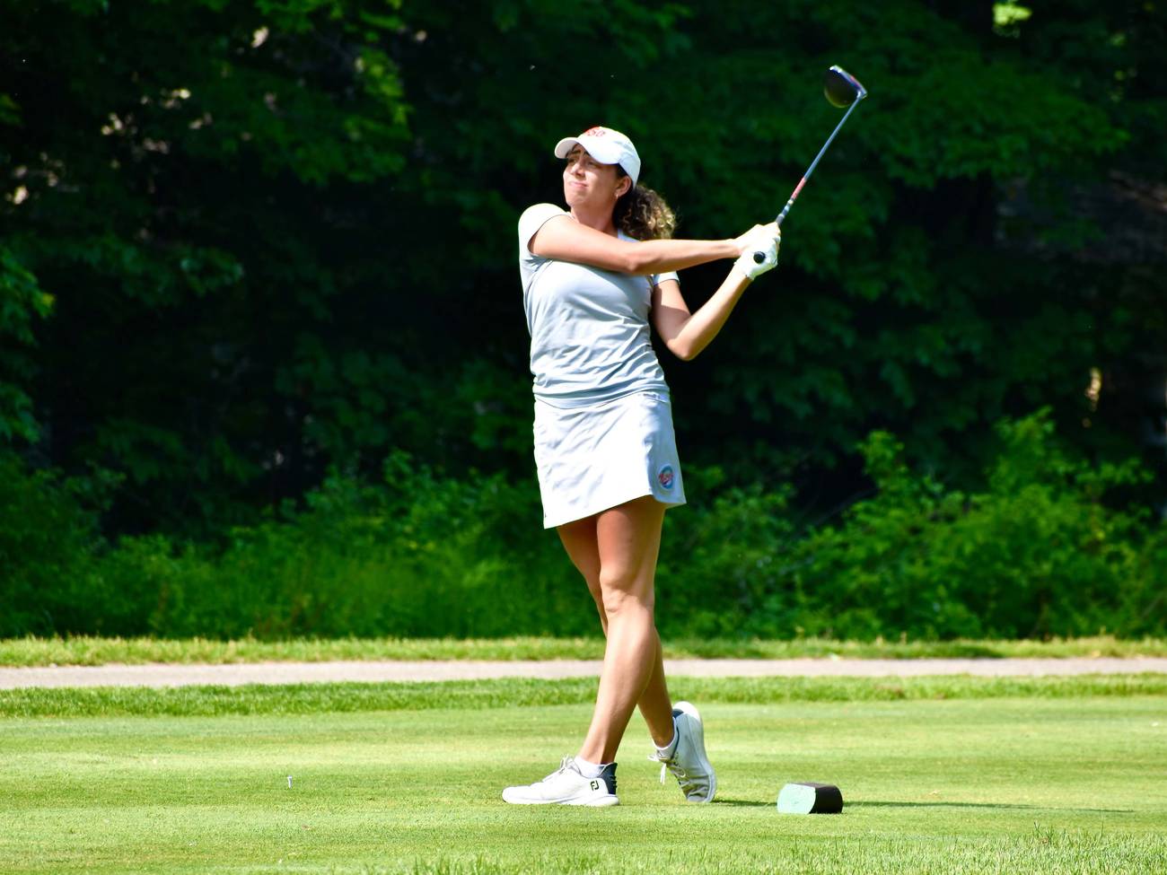 A lady golfer teeing off