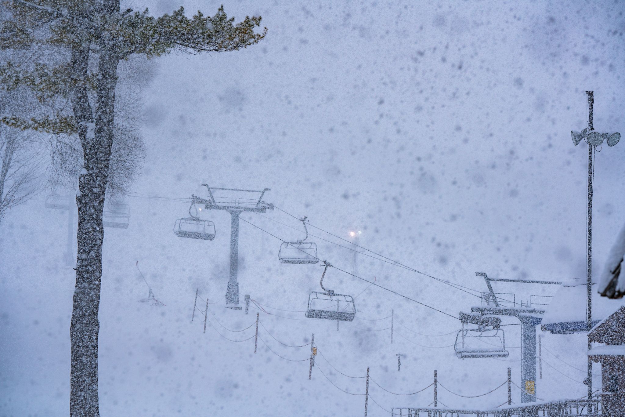 heavy snow falling at boyne mountain