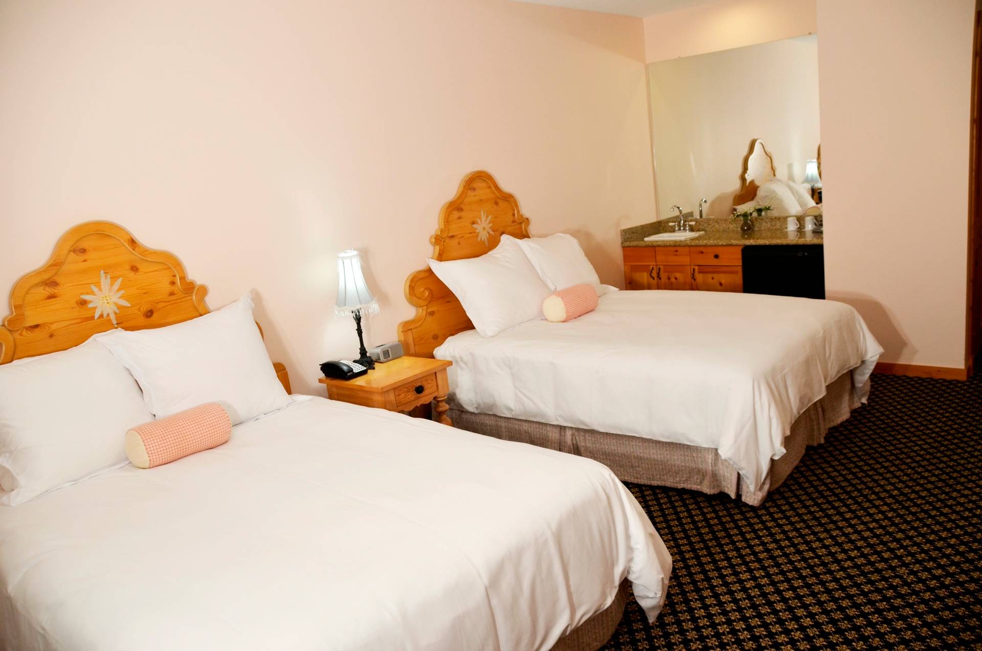 Queen Room at the Mountain Grand Lodge and Spa