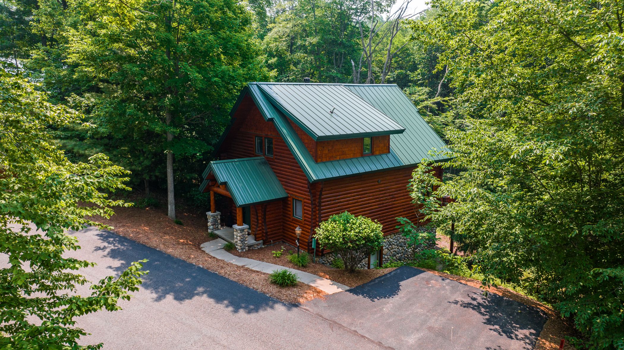 Outside view of Mountain Cabins