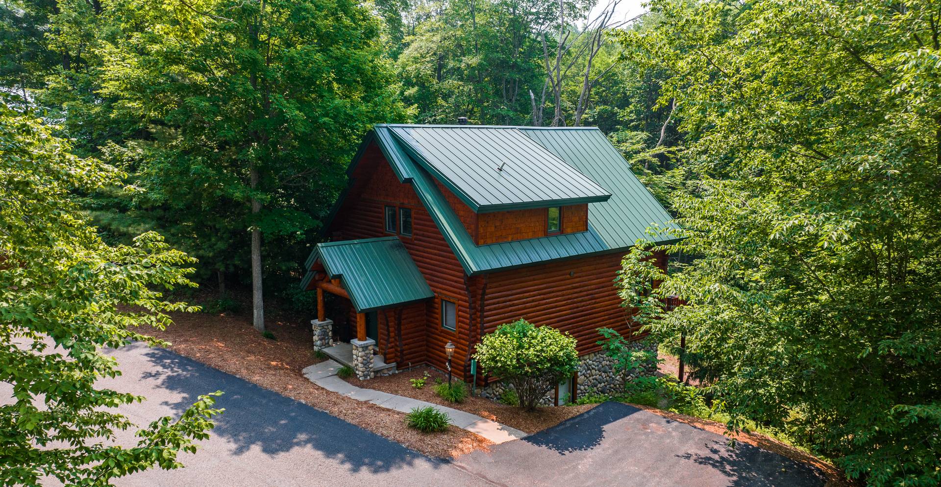 Outside view of Mountain Cabins
