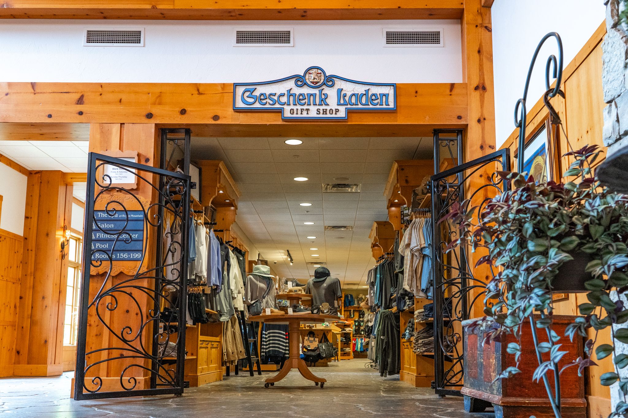 picture of Geschenk Laden gift shop from the front