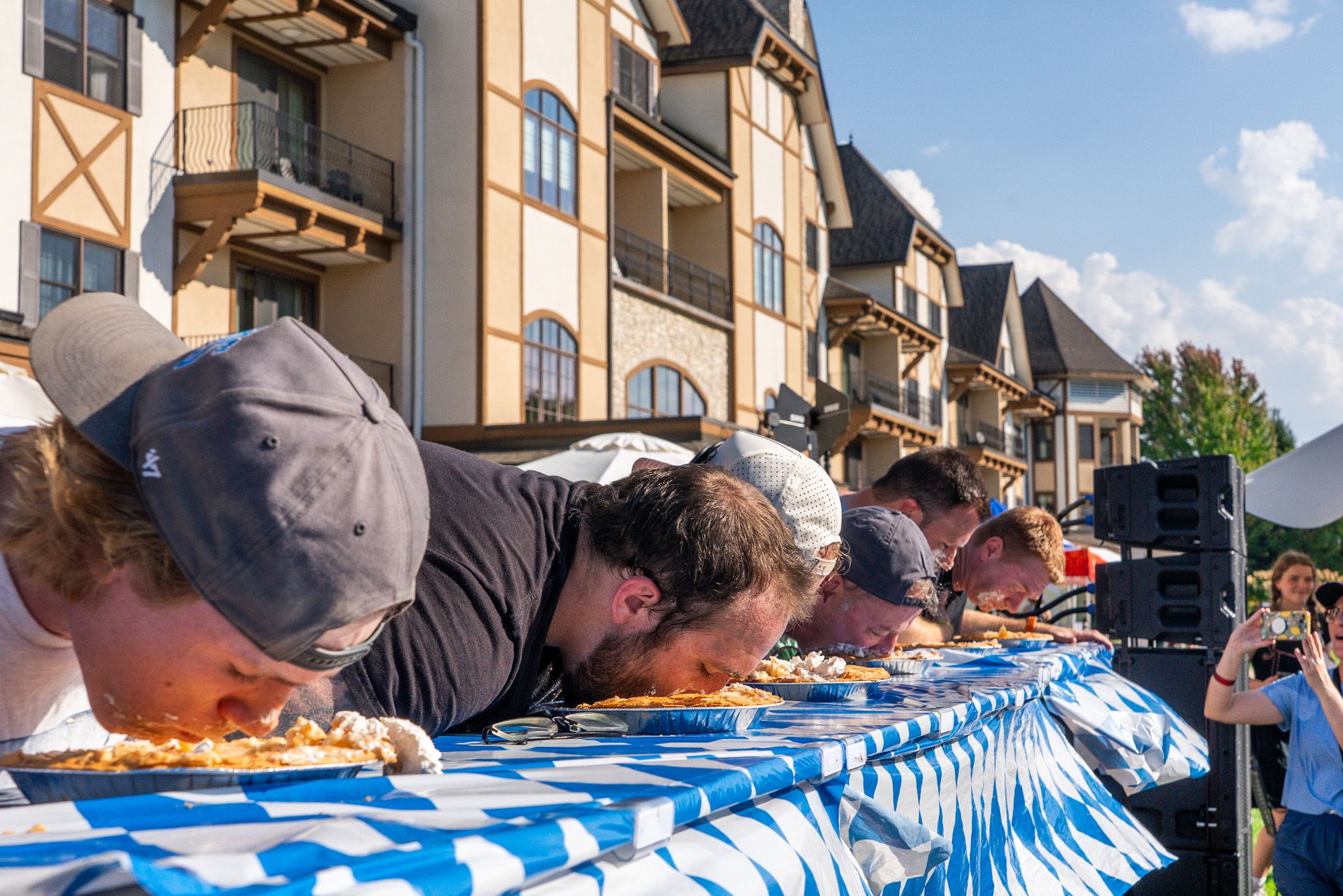 guys pie eating