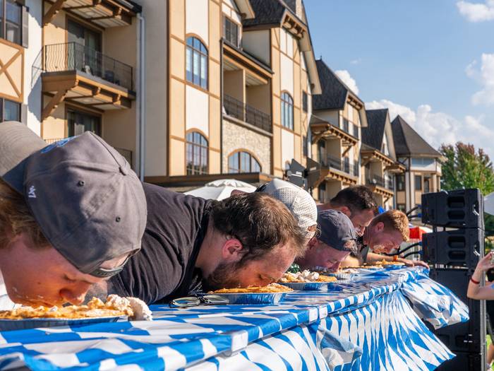 guys pie eating