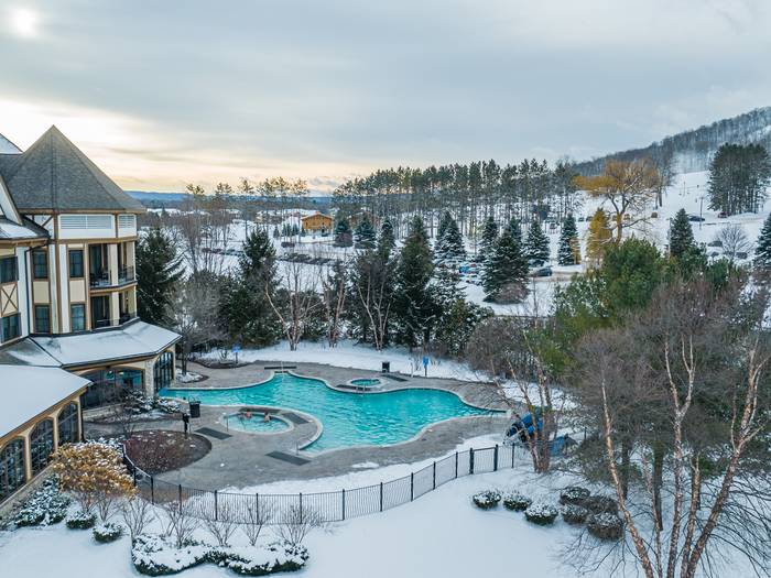 Mountain Grand Lodge and Spa outdoor pool.